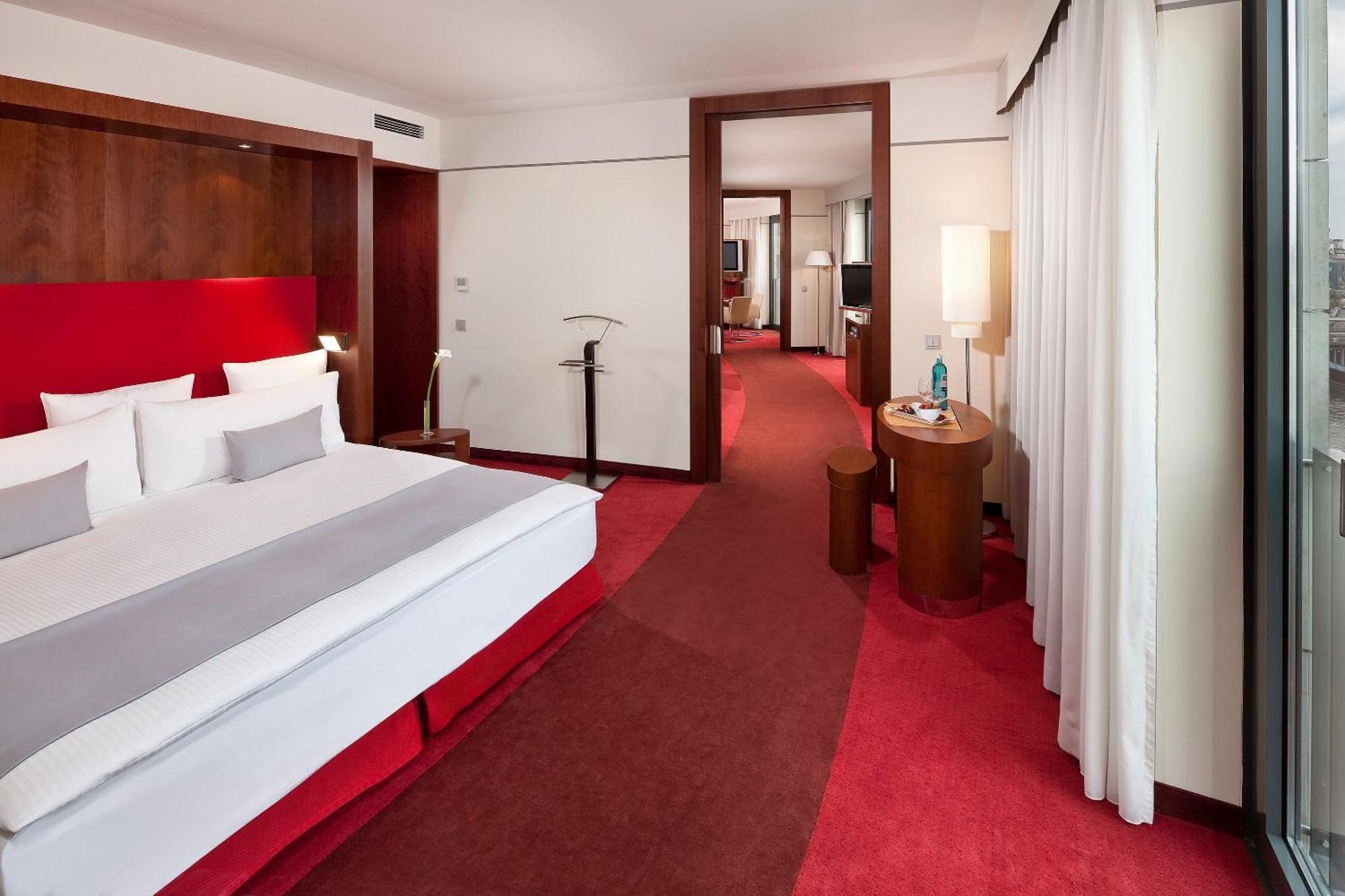 The Level Panoramic Suite Executive Lounge Access
