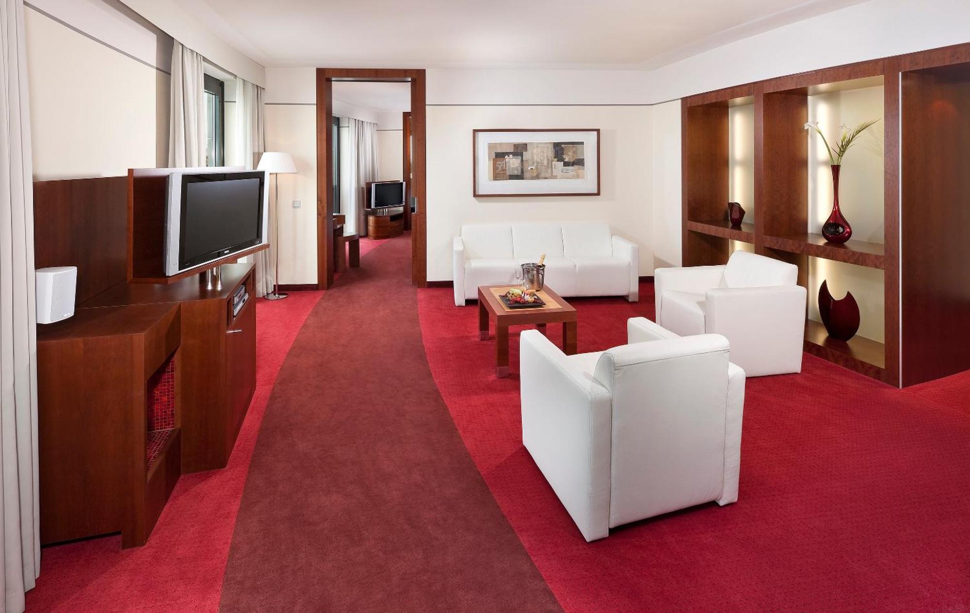 The Level Panoramic Suite Executive Lounge Access